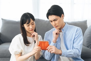 世帯年収800万円なのに生活が苦しい方必見!その理由と家計を立て直す具体策を解説