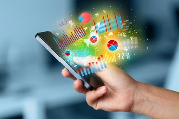 20〜30代で利用急増の「スマホ証券」を比較 ビジネスパーソンに合うのは?