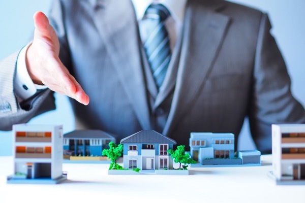 【2026年最新】不動産管理手数料の相場は家賃の5%！業務内容と「安い会社」の落とし穴を徹底解説