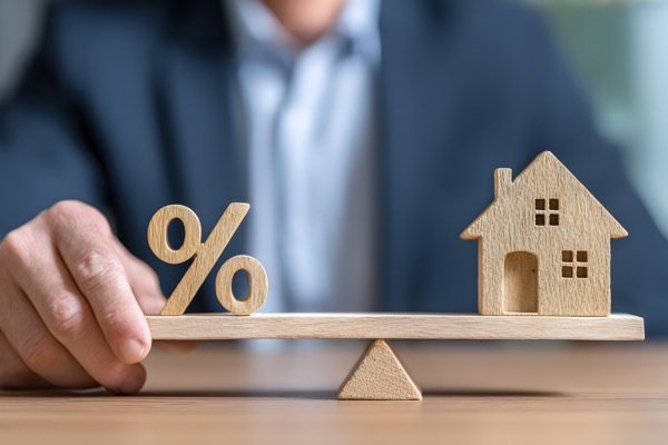 マンション投資の利回りは何％が正解？【2026年版】相場と「高利回りの罠」を見破る方法