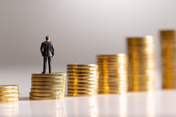 サイドFIREに必要な資金はいくら？3000万円？2000万？年代・生活費別のシミュレーション＆計算方法