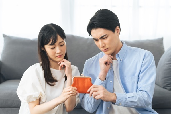 世帯年収800万円なのに生活が苦しい方必見!その理由と家計を立て直す具体策を解説