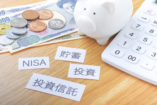 毎月10万円の貯金をしている人の割合は?達成するための基本原則と資産形成術