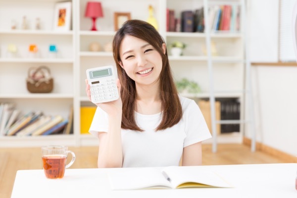 世帯年収800万円なのに生活が苦しい方必見!その理由と家計を立て直す具体策を解説