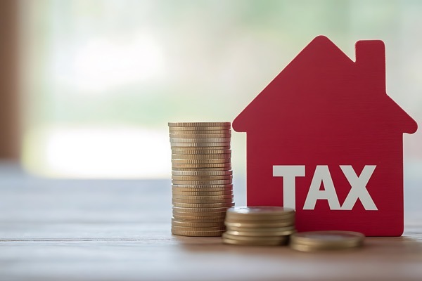 賃貸の固定資産税は誰が払う？【オーナー向け】計算方法・軽減措置・経費計上まで徹底解説