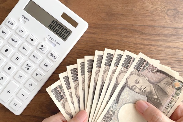 毎月10万円の貯金をしている人の割合は?達成するための基本原則と資産形成術